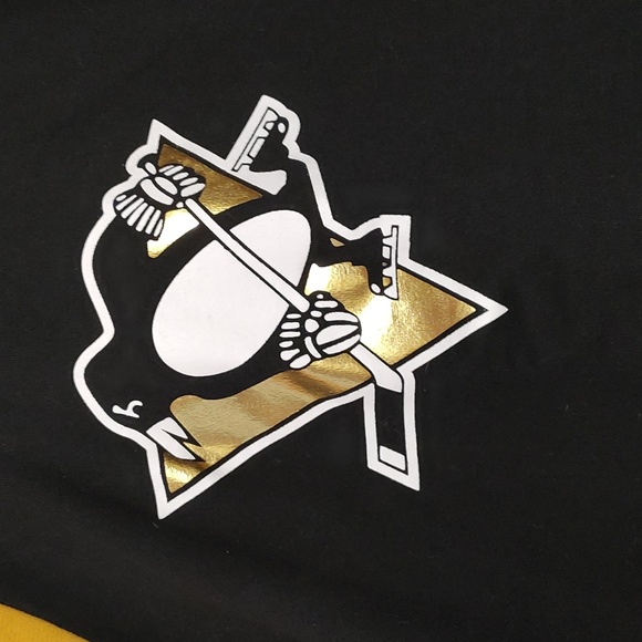 Woman's Fanatics Pittsburgh Penguins Hoodie - Picture 2 of 7